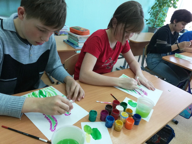 Творческий отчет с кружков "Волшебная кисточка" и "Конструирование".